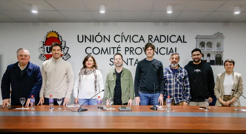 Lousteau se mostró junto a Pullaro en Santa Fe y le pidió a la UCR que no tenga