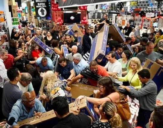 Black Friday en Ciudad del Este: peleas por notebooks a US$80