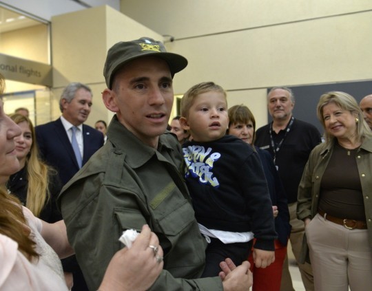 Nahuel Gallo llegó a Argentina y se reencontró con su familia