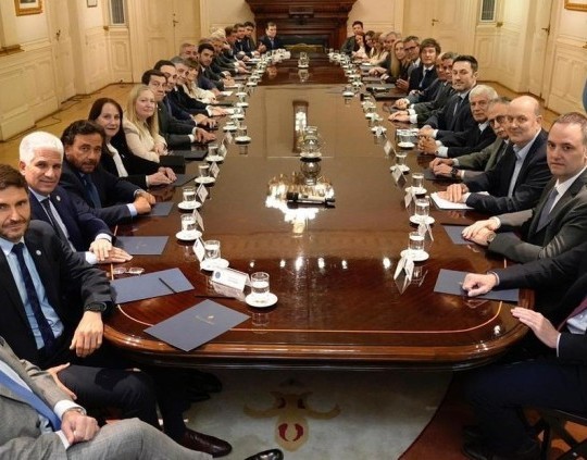 El Gobierno otorga hasta $400.000 millones a 12 provincias para aliviar dificultades financieras