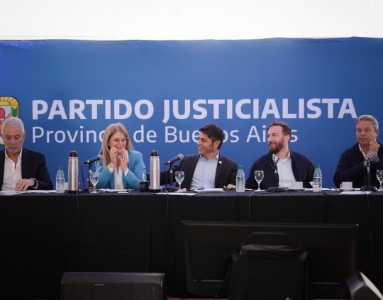 Con el faltazo de Máximo, Kicillof asumió la conducción del PJ bonaerense