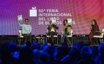 Tres escritoras abrieron el debate en la Feria del Libro con una charla atravesada por política