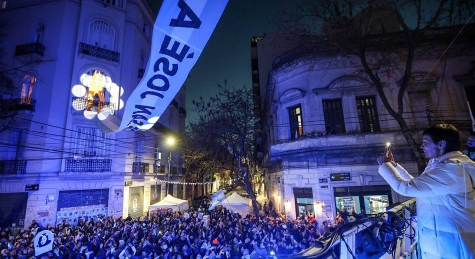 Podrían revocar el arresto domiciliario de Cristina Kirchner por los actos frente a su casa