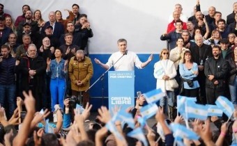 Banderazo en Parque Lezama para exigir la liberación de Cristina Kirchner