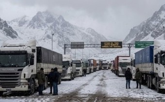 Mendoza: Más de 1.500 camiones permanecen varados en el Paso Cristo Redentor 