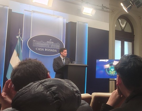 Ravier: “Se termina el flagelo de financiar la salud de no residentes”
