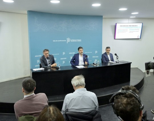 El gobierno de Kicillof denunciará a Javier Milei y Luis Caputo 